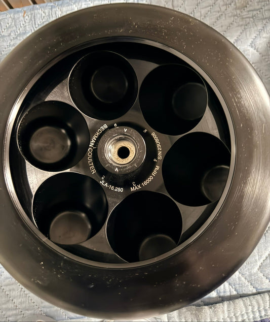 Beckman Coulter JLA-16.250 rotor with lid removed