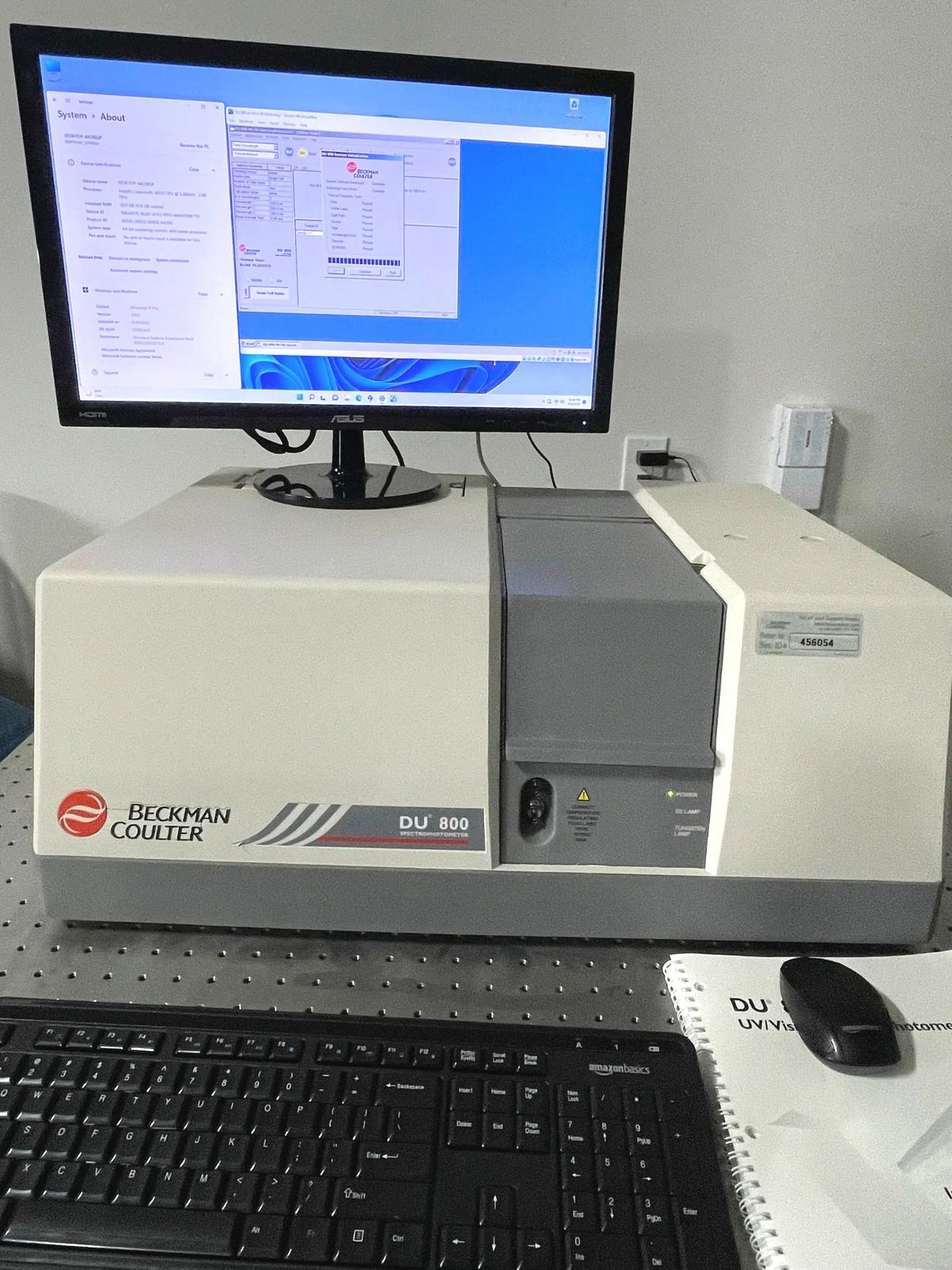 DU 800 Spectrophotometer on Windows 11 Pro  - Space Saving System (Recertified)