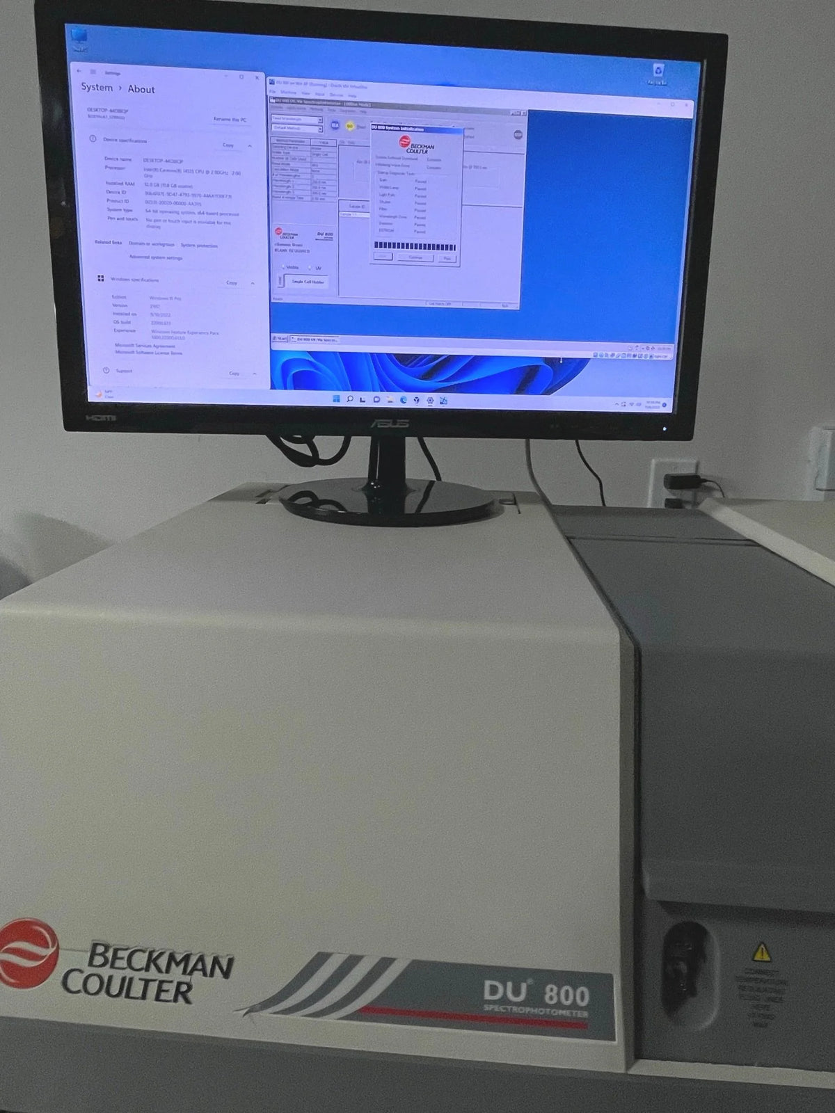 DU 800 Spectrophotometer on Windows 11 Pro  - Space Saving System (Recertified)