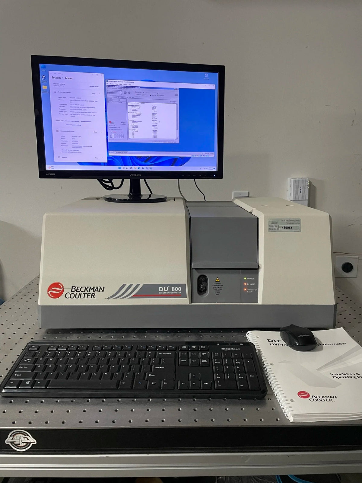 DU 800 Spectrophotometer on Windows 11 Pro  - Space Saving System (Recertified)